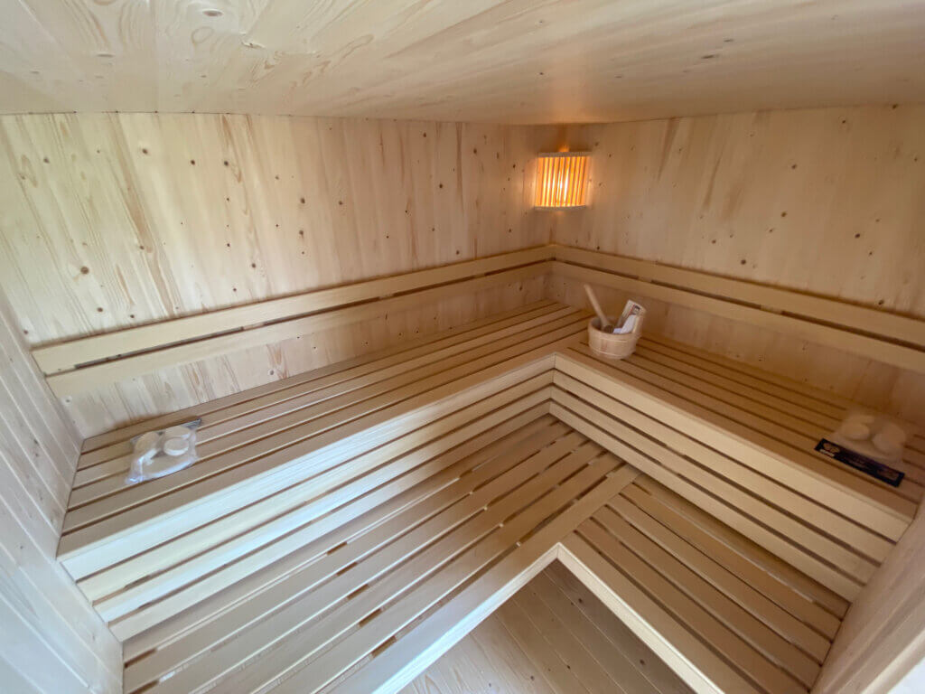 Binnen sauna interieur met Nordisch Fichte hout